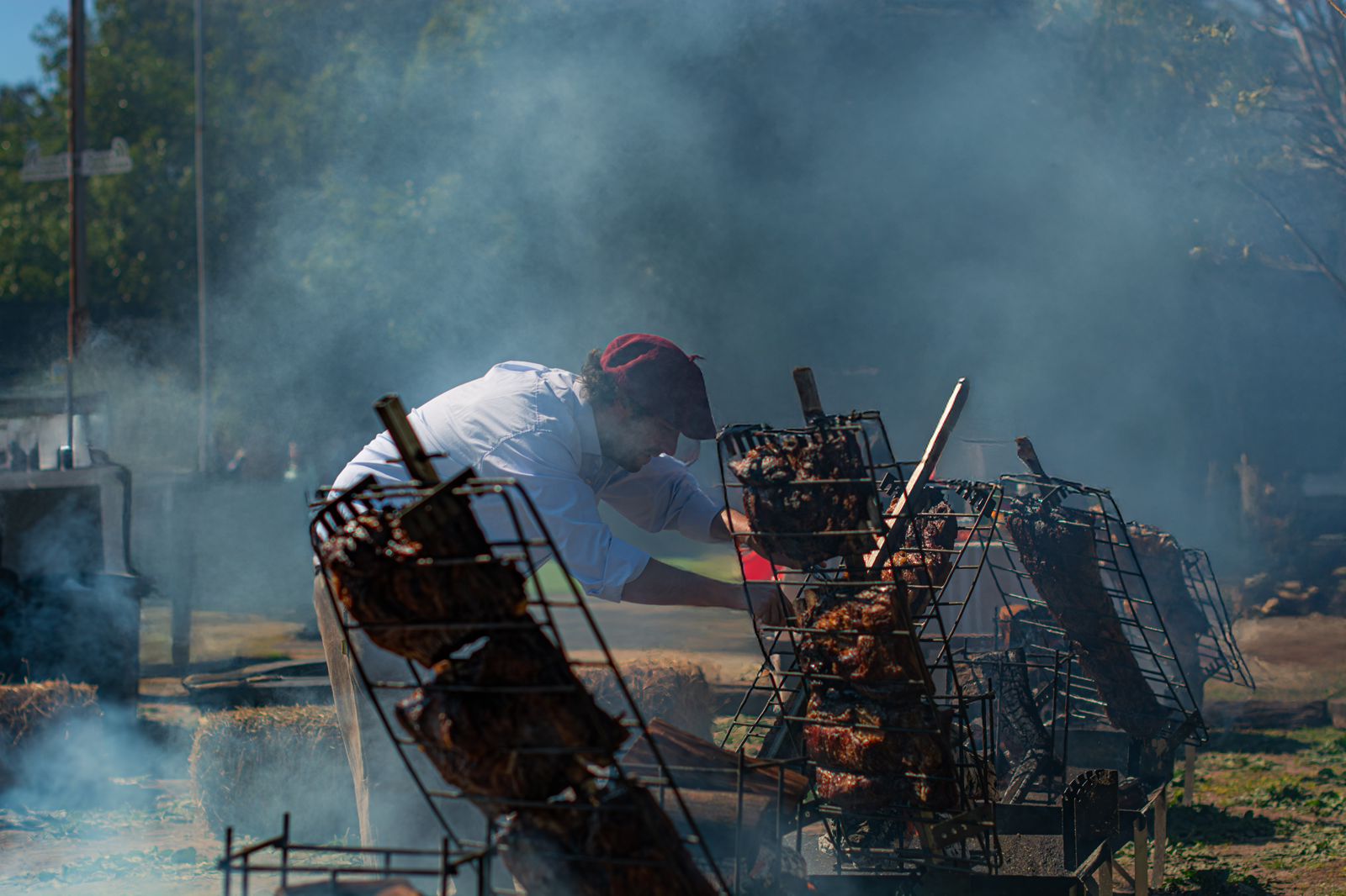Cómo es el novedoso servicio que revoluciona eventos de Funes con el asado a la estaca como protagonista
